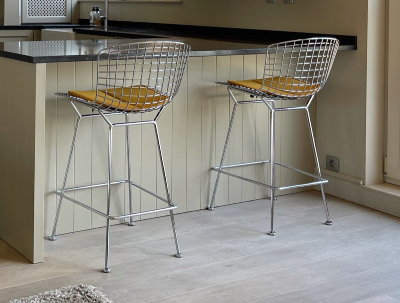 2x Knoll Bertoia Barstool silver | € 1,299 | Whoppah