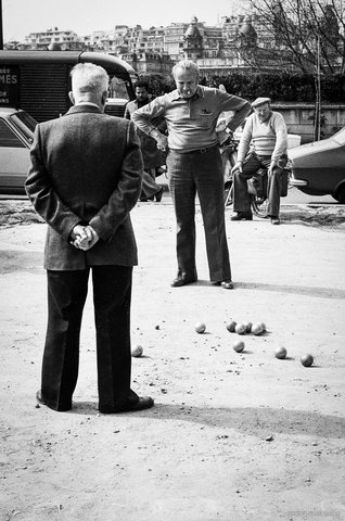 You tell me - Jeu de boules along the Seine - Paris 1973 1/25