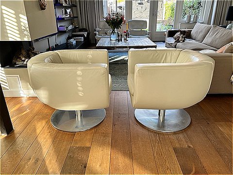 2x B&B Italia Tulip chair ontworpen door Jeffrey Brennet