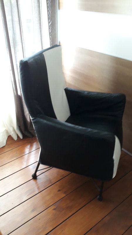 1 Leolux design stoel; Charlie