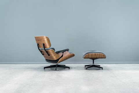 een miljoen vertrekken Detective Eames fauteuil + poef | € 7.150 | Whoppah