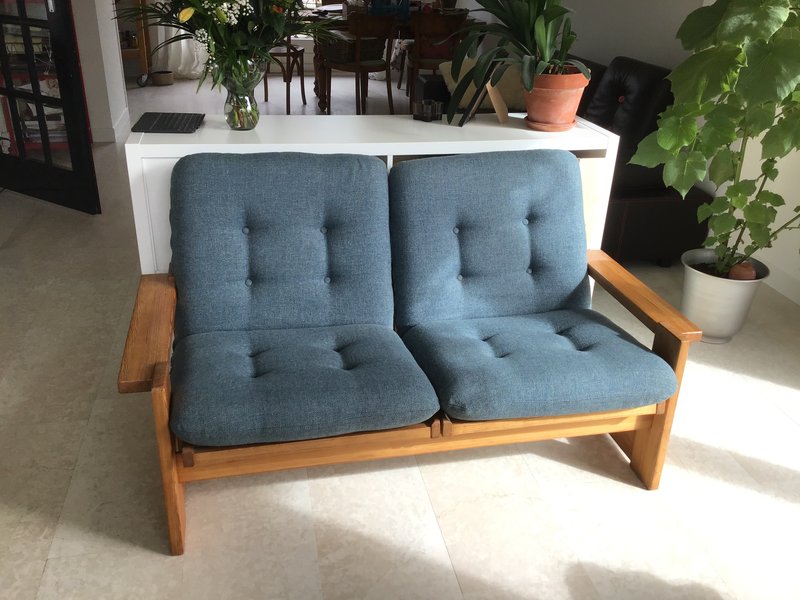 2-seater Vintage sofa with two separate armchairs.