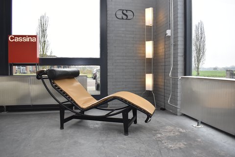 Cassina LC 4 Le Corbusier chaise lounge