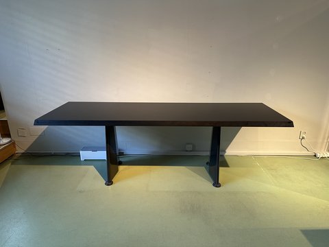 Vitra trapèze dining table