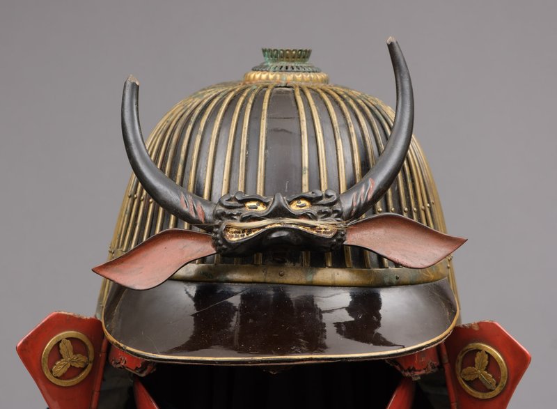 Dunkelrot lackierte Samurai-Rüstung (Yoroi)