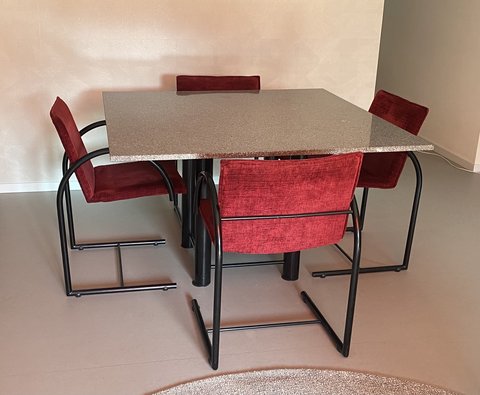 Metaform dining area + 4x chairs