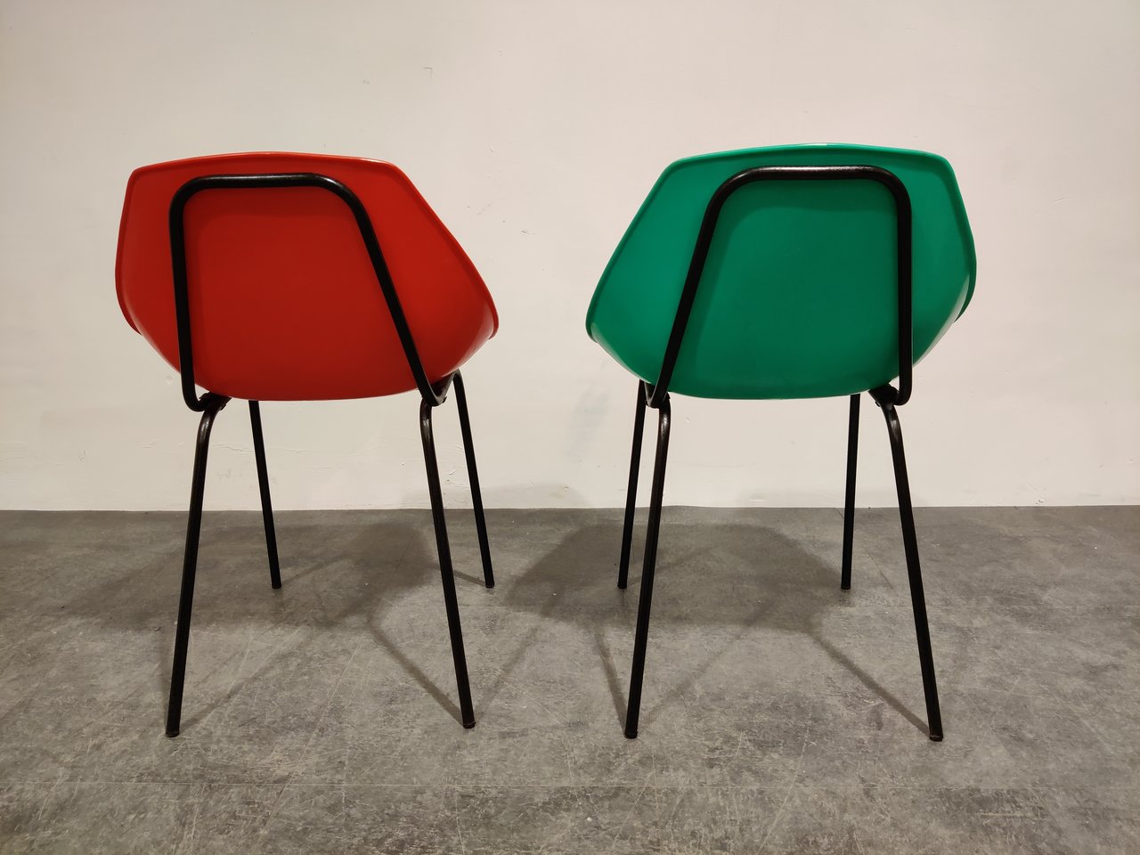 Image 3 of 2 Meurop Shell stoelen door Pierre Guariche