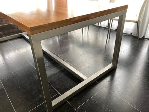 Linteloo Solution dining table