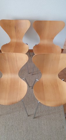 Fritz Hansen table + 4x butterfly chair