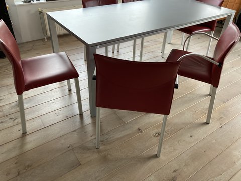 Leolux Myto Izaki serie tafel met 6 stoelen