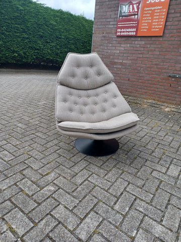 Artifort F588 armchair