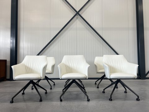 6x Leolux Mara Twist dining room chairs white