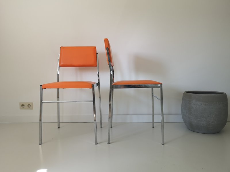 2x Vintage oranje stoeltjes