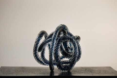 Decoratief blauw glazen knot