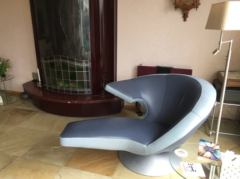 Leolux lounge chair parabolica