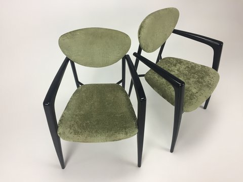 Set van 2 design stoelen.
