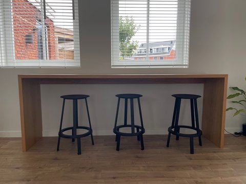 Wall table/bar with Hay bar stools