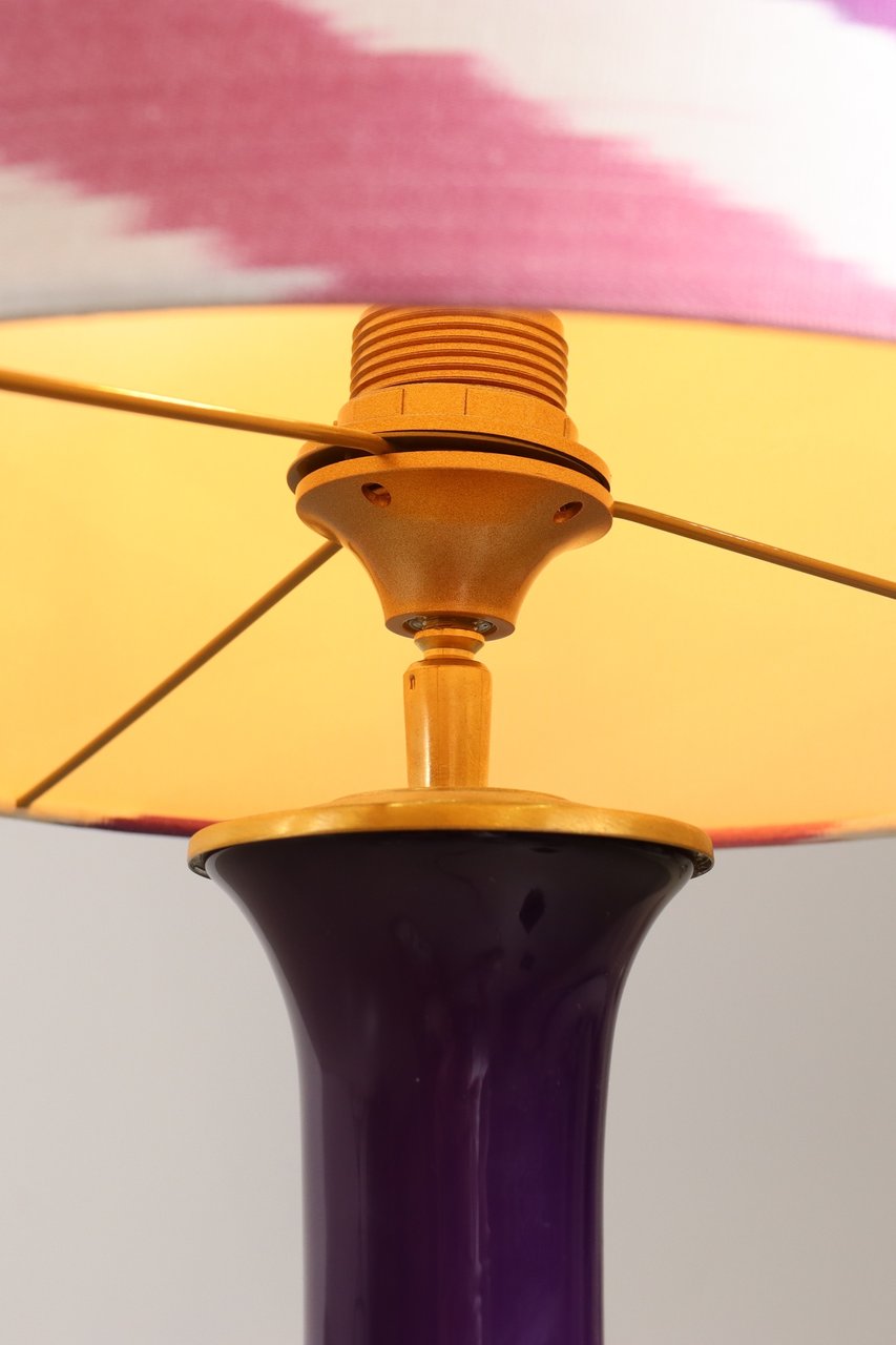 Image 2 of Paarse glazen ikat shad lamp