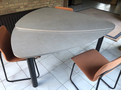 Castelijn extendable dining table