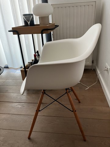 Eames Vitra Chair wit