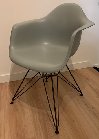 Vitra Charles & Ray Eames DAR stoelen