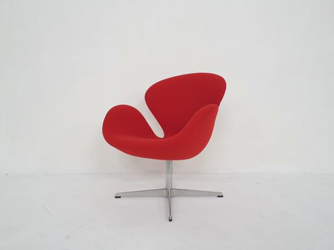 3x Fritz Hansen by Arne Jacobsen Swan chair