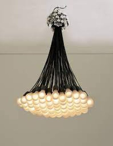 Studio Droog 85 lamps kroonluchter door  Rody Graumans