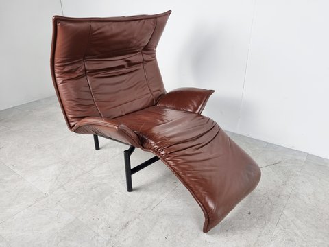 Cassina lounge chair by Vico Magistretti