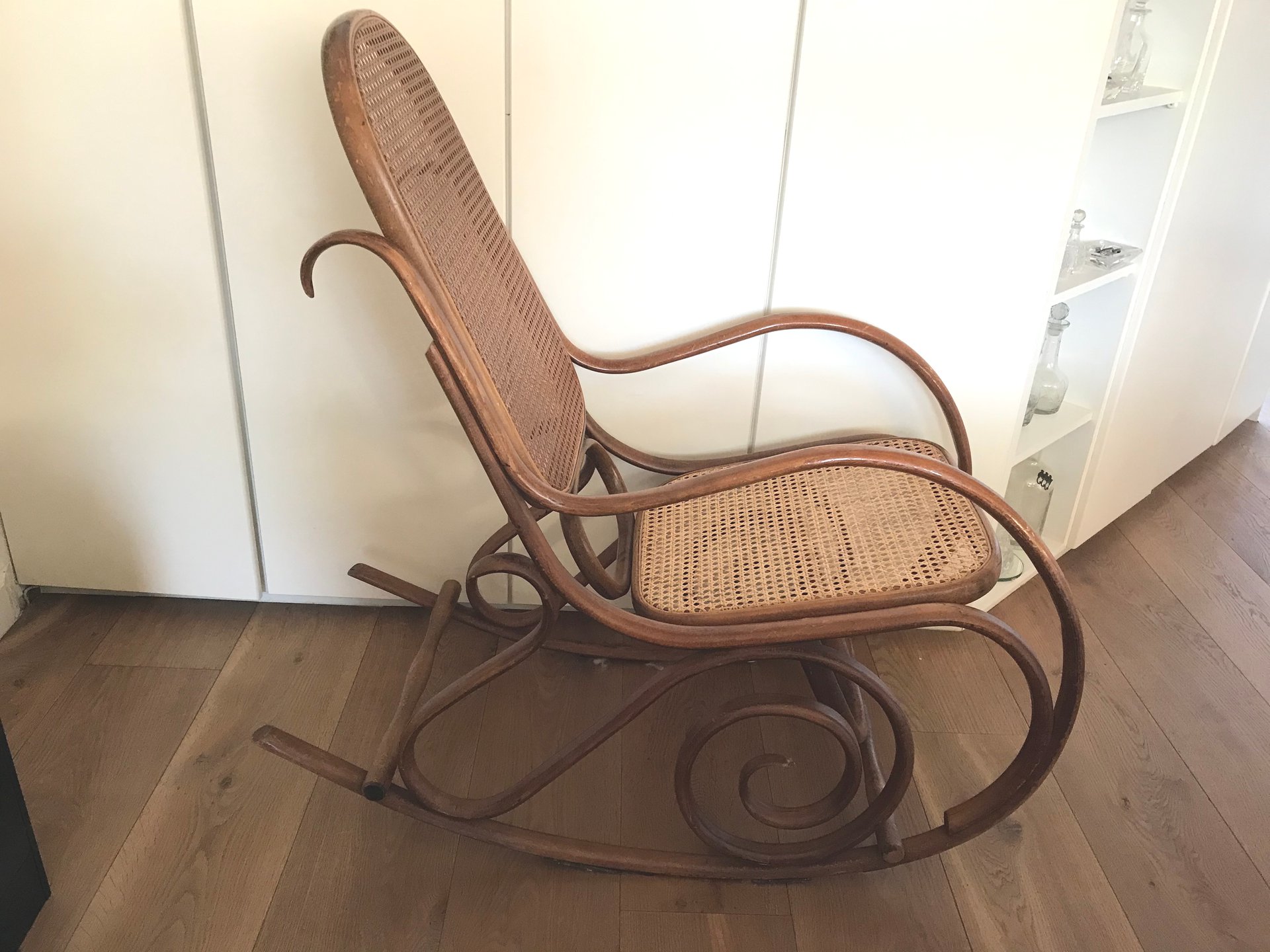 neef Geschikt pik Thonet vintage schommelstoel | € 175 | Whoppah