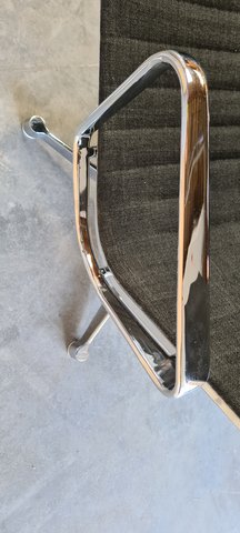 Herman Miller EA124 stoel