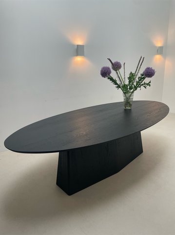 Kluskens design dining table