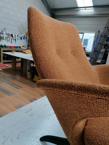 Artifort Pinguin chair