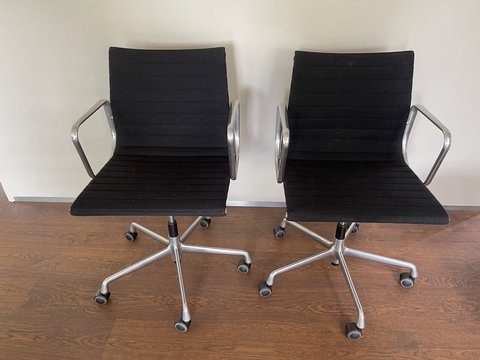 2x Vitra Aluminium Chairs EA 117