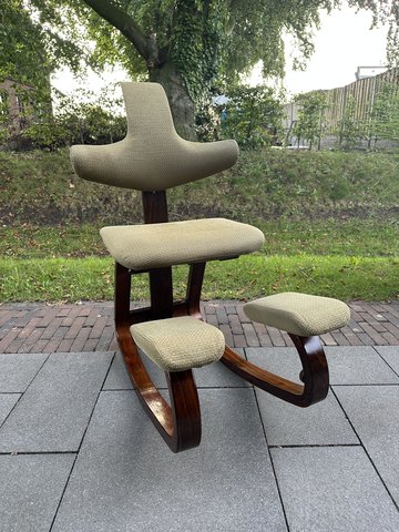 Stokke knee chair
