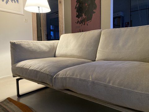 Cassina sofa Otto, design Piero Lissoni.