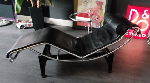 Cassina chaise longue l4 door Le Corbusier