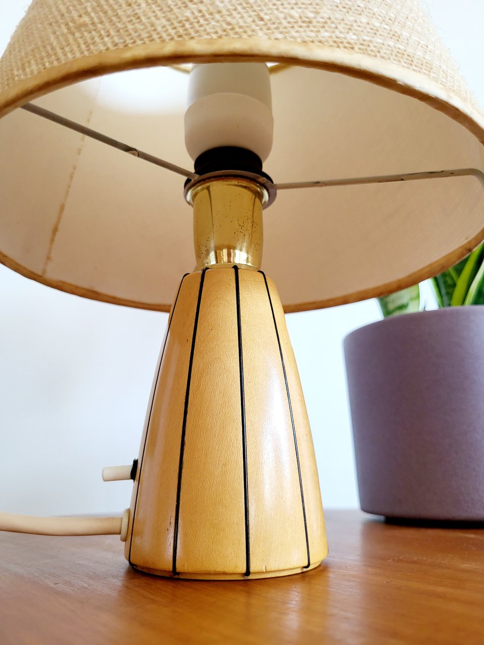 Image 6 of Vintage Tischlampe mit Holzsockel
