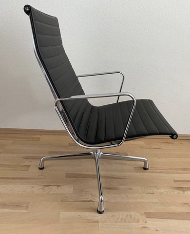 2 stuks Vitra Eames EA116 fauteuil