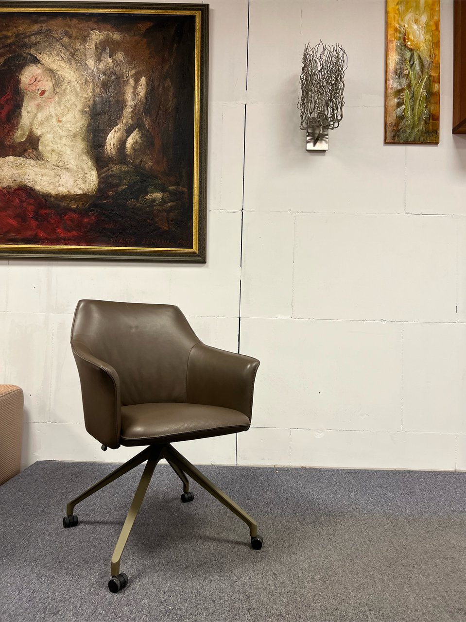 Image 2 of Leolux Mara Chair