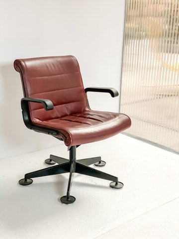 Sapper executive office swivel chair by Richard Sapper for Knoll, 1980