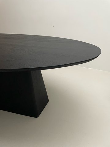 Kluskens design dining table