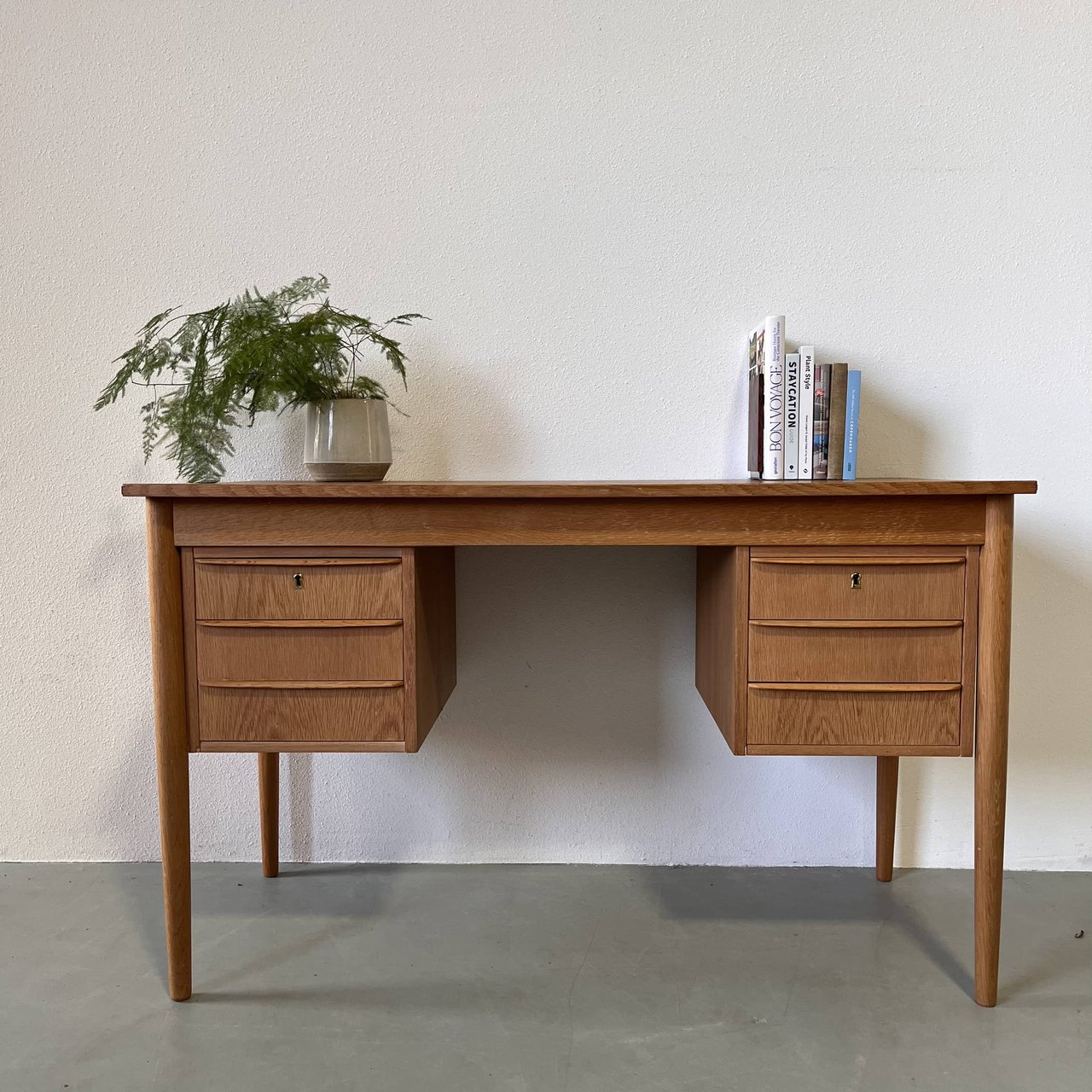 Vintage - Koop jouw vintage bureau tot 80% goedkoper bij Whoppah | Whoppah