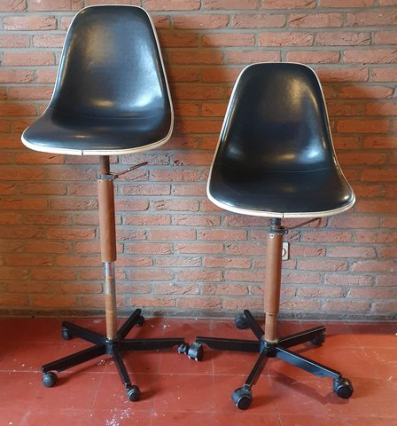 2x Herman Miller Eames  bureaustoel