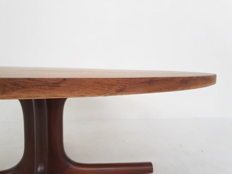 Round rosewood veneer coffee table, 1960's