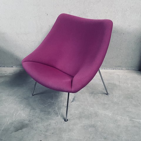 Artifort Lounge Chair Oyster "F157" By Pierre Paulin