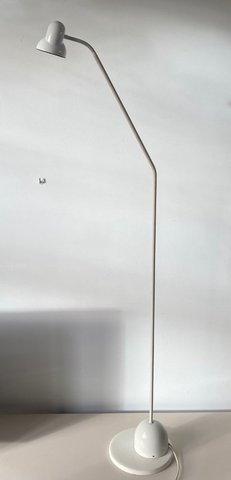 Witte metalen staande lamp van Vrieland Design