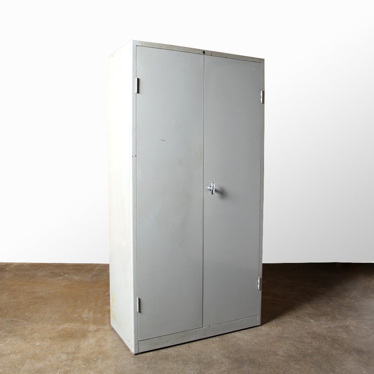 Image 1 of Gispen steel storage cabinet 8154