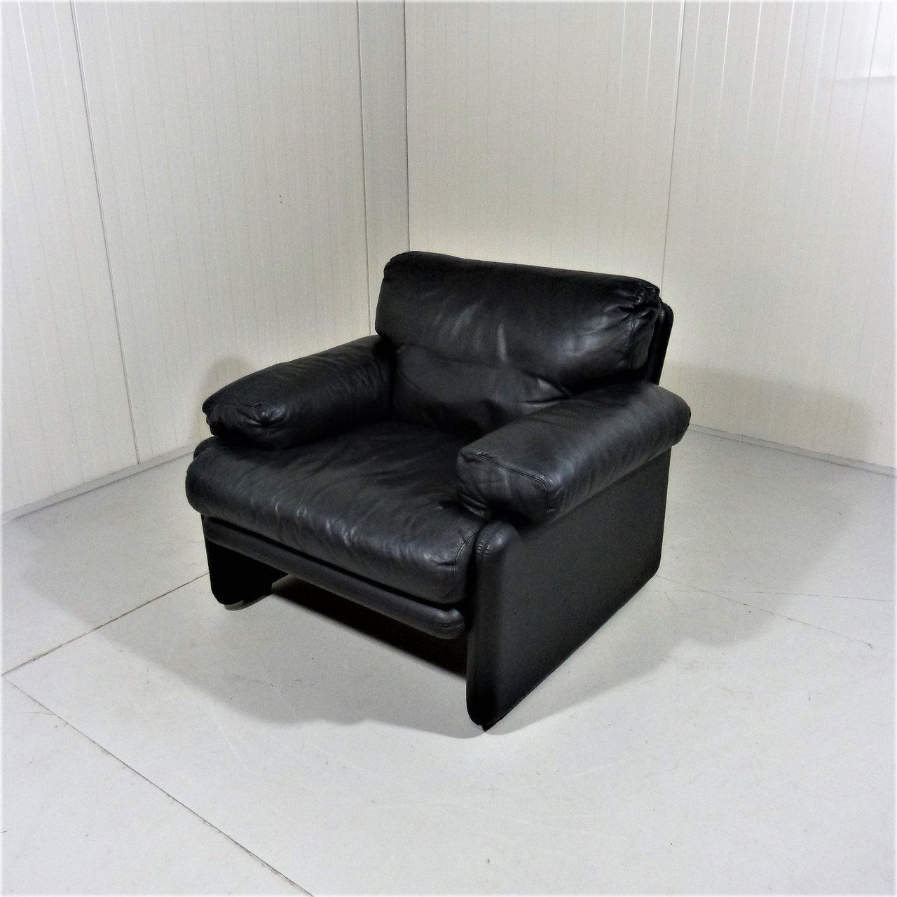 Black leather armchair Coronado by Tobia Scarpa B&B, Italy