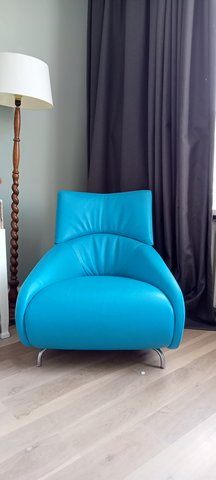 Leolux armchair Solymi + footstool