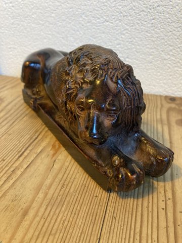 Cast iron lion statuette